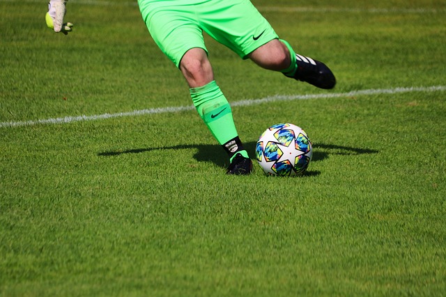 赤洲|香港「恐龍島」解封 紅色荒島蘊藏大量行山打卡景點.